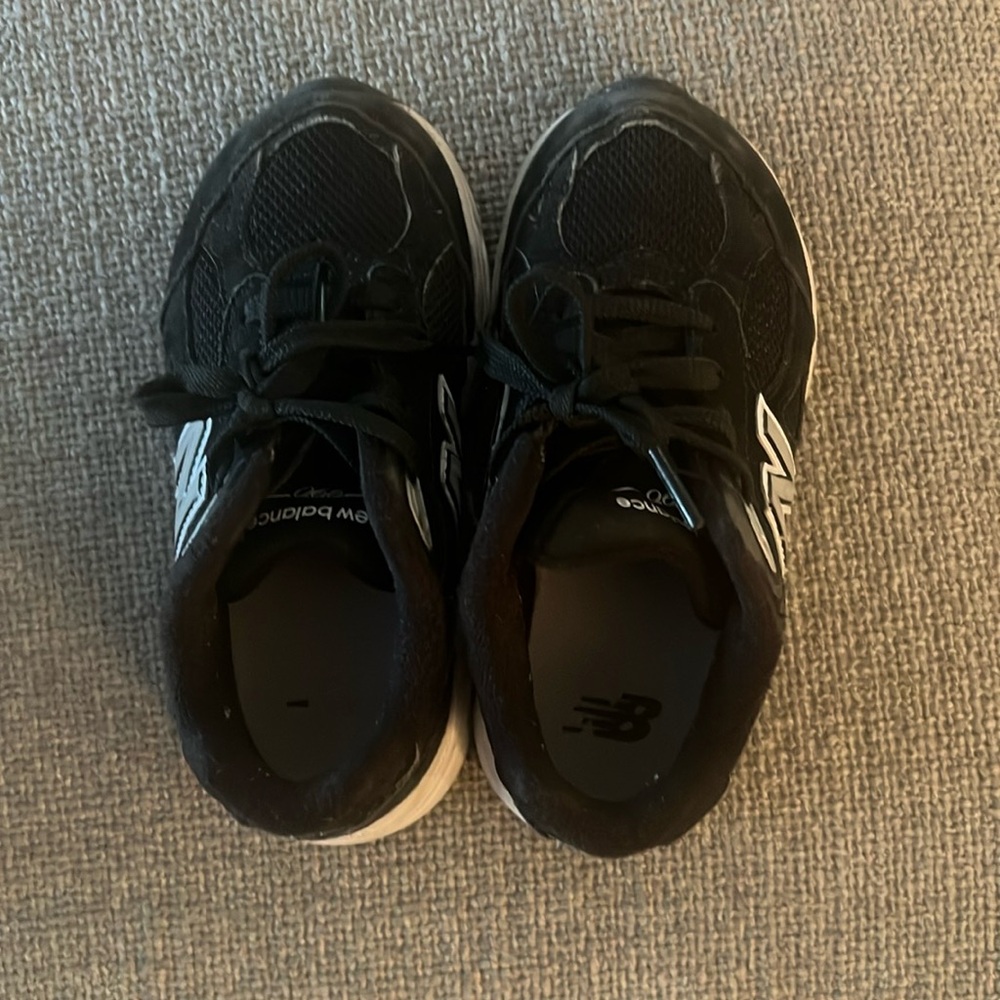 New Balance Boys 990 size 11
